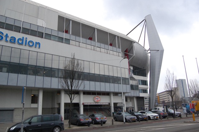 Overtuigende overwinning voor PSV tegen FC Twente brengt hen dichter bij Ajax
