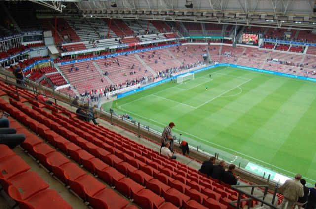 Overtuigende overwinning voor PSV tegen FC Twente brengt hen dichter bij Ajax