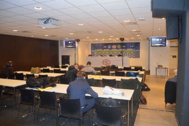 Aanhouding na aanval op sportverslaggever bij voetbalwedstrijd PSV-Ajax