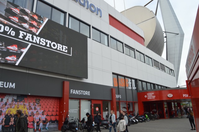 PSV neemt afscheid van Gilbert na teleurstellend seizoen