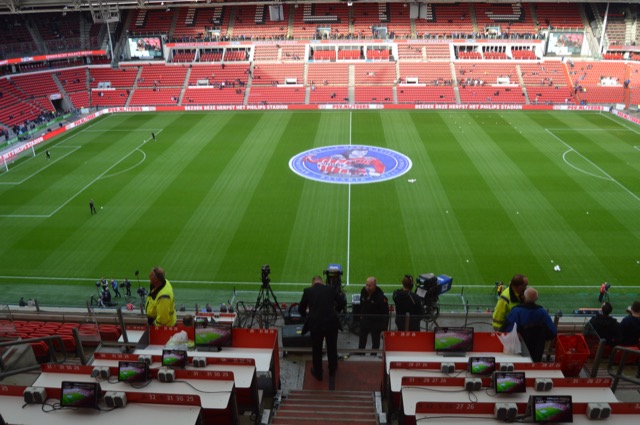 Aanhouding na aanval op sportverslaggever bij voetbalwedstrijd PSV-Ajax